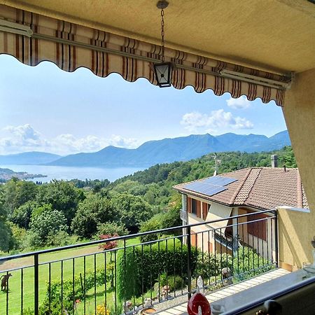 Villa With Enchanting Garden Overlooking The Lake Луино Экстерьер фото